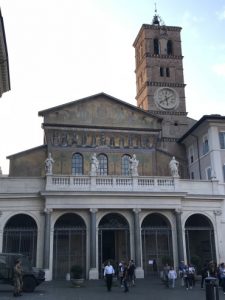 Piazza di Santa Maria in Trastevere. Basilica