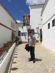 Pretty lanes with all white-washed buildings.