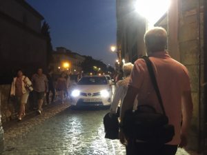 Busy evening along Carrera Del Darro.