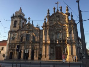 This, I discovered, is two Carmelite Churches! Note the narrow building joining the two churches together! A family of 9 lived here at one time!